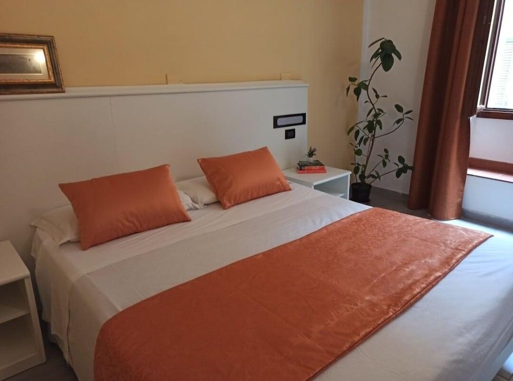 Hotel Leonardo Pisa Esterno foto
