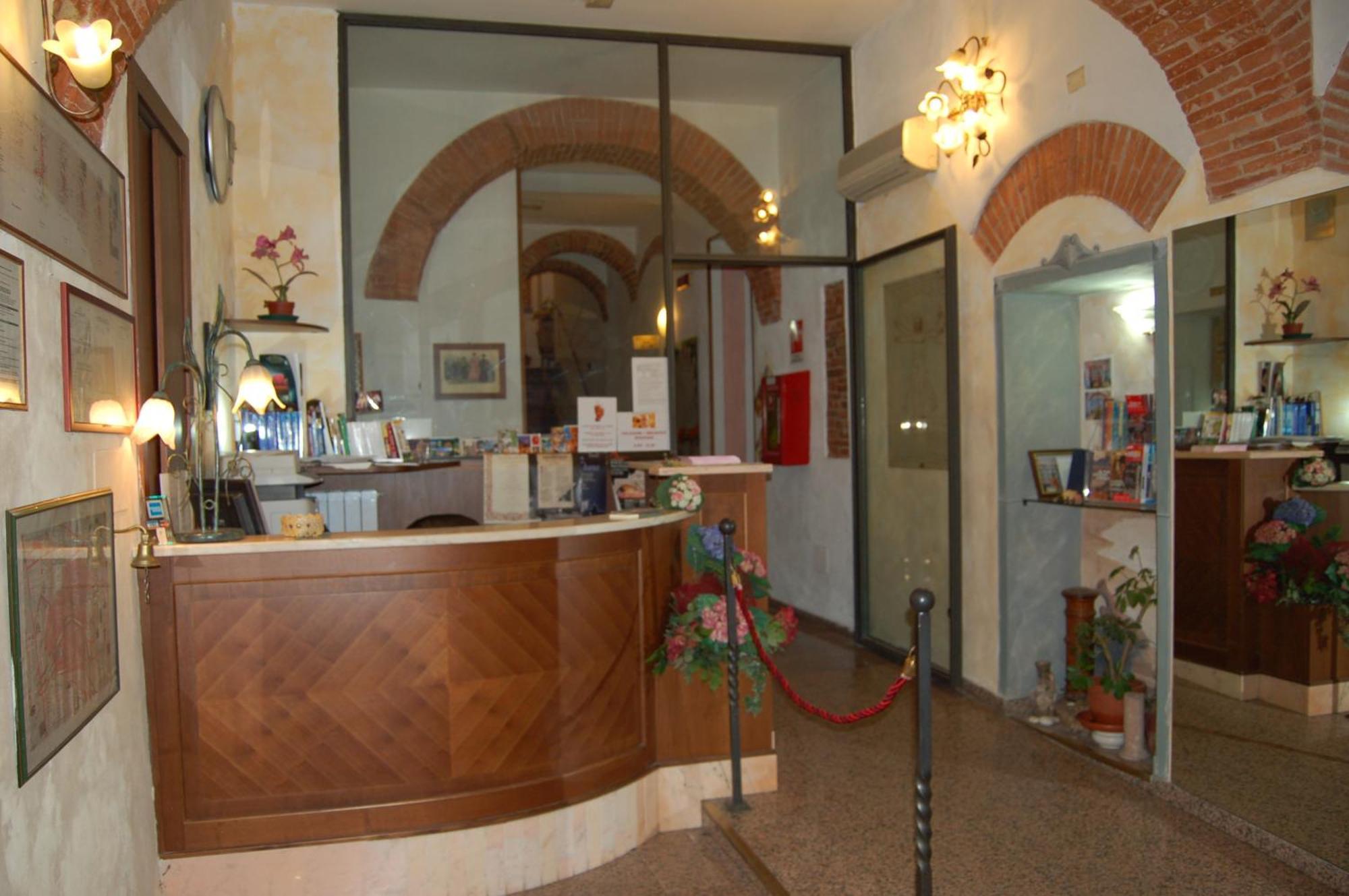 Hotel Leonardo Pisa Esterno foto