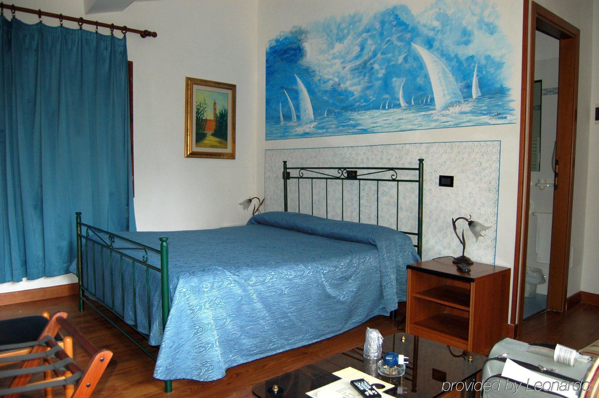 Hotel Leonardo Pisa Camera foto