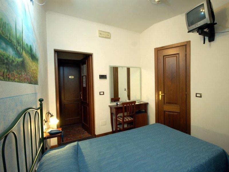 Hotel Leonardo Pisa Esterno foto