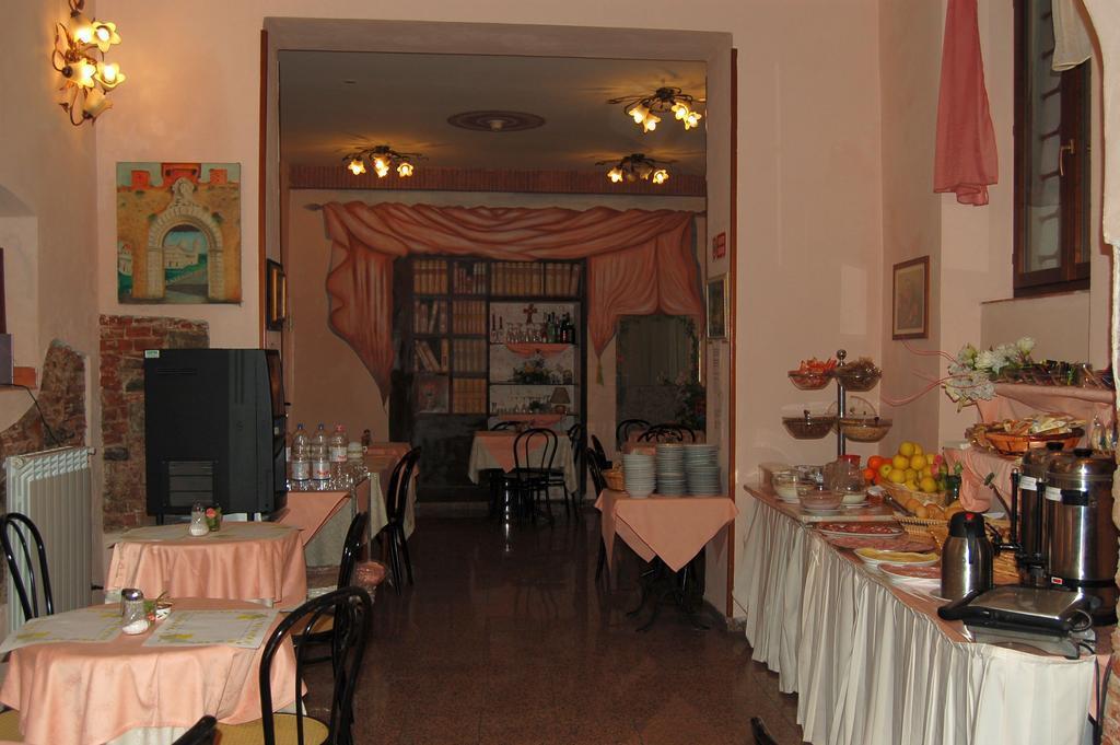 Hotel Leonardo Pisa Esterno foto